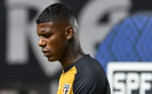 Arboleda comunica diretoria e viaja para o Equador às últimas horas