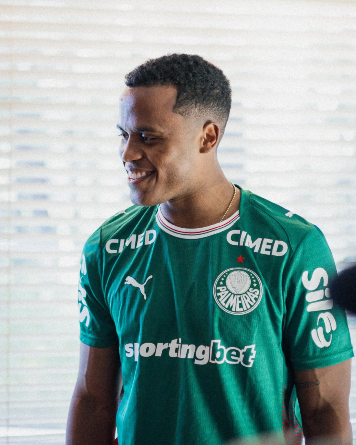 Arias é apresentado pelo Palmeiras e posa com a camisa do clube: veja fotos Arias é apresentado pelo Palmeiras e posa com a camisa do clube: veja fotos