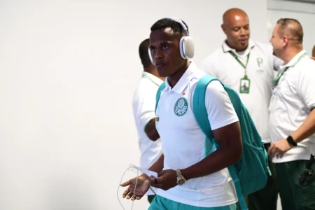 Arias sofre pênalti em estreia pelo Palmeiras e Abel exalta opções: "Dor de cabeça boa"