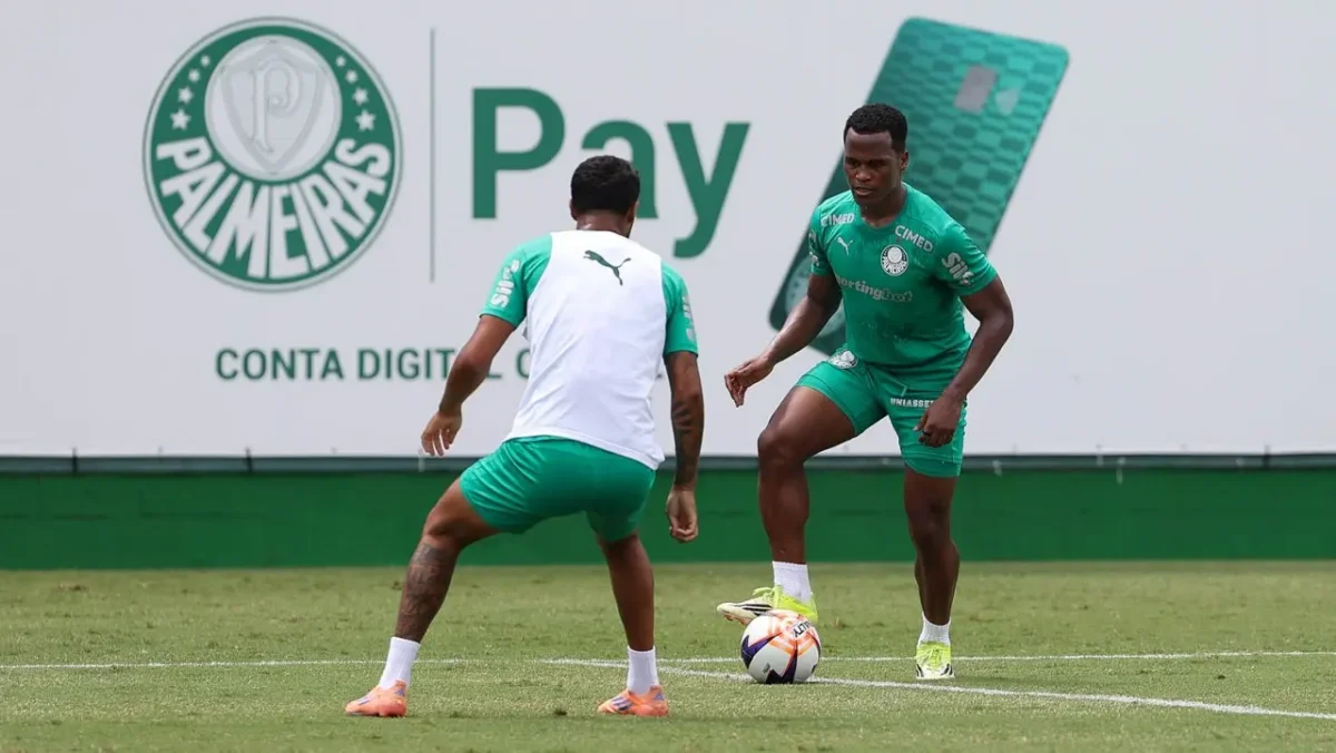 Arias treina com o grupo e pode estrear pelo Palmeiras nas quartas do Paulista