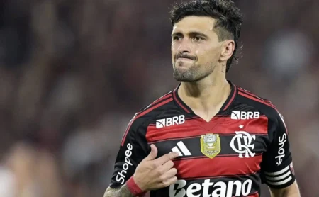 Arrascaeta destaca principal diferença do Flamengo em relação a outros clubes e desabafa sobre pressão