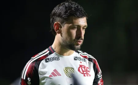 Arrascaeta expõe problemas no desempenho do Flamengo e cobra mudanças no elenco