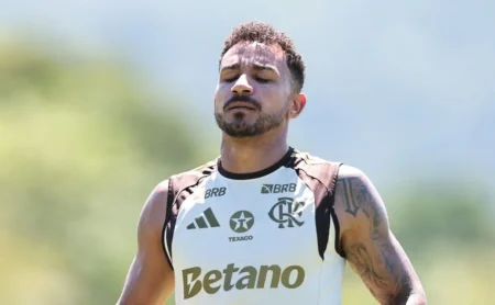 Arrascaeta, Danilo e Bruno Henrique lideram reunião com elenco do Flamengo para reverter cenário Arrascaeta, Danilo e Bruno Henrique lideram reunião com elenco do Flamengo para reverter cenário