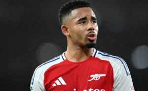 Arsenal abre a possibilidade de negociar Gabriel Jesus, e Palmeiras pode renovar o interesse.