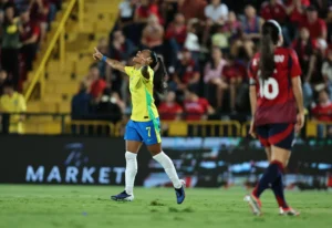 Arthur Elias destaca atuação de Tainá Maranhão: "A melhor em campo"