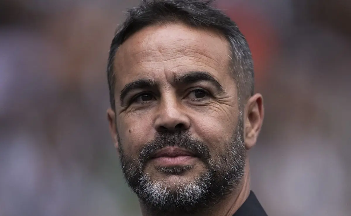 Artur Jorge aceita negociar com o Vasco, mas Pedrinho precisa resolver questões financeiras Artur Jorge aceita negociar com o Vasco, mas Pedrinho precisa resolver questões financeiras