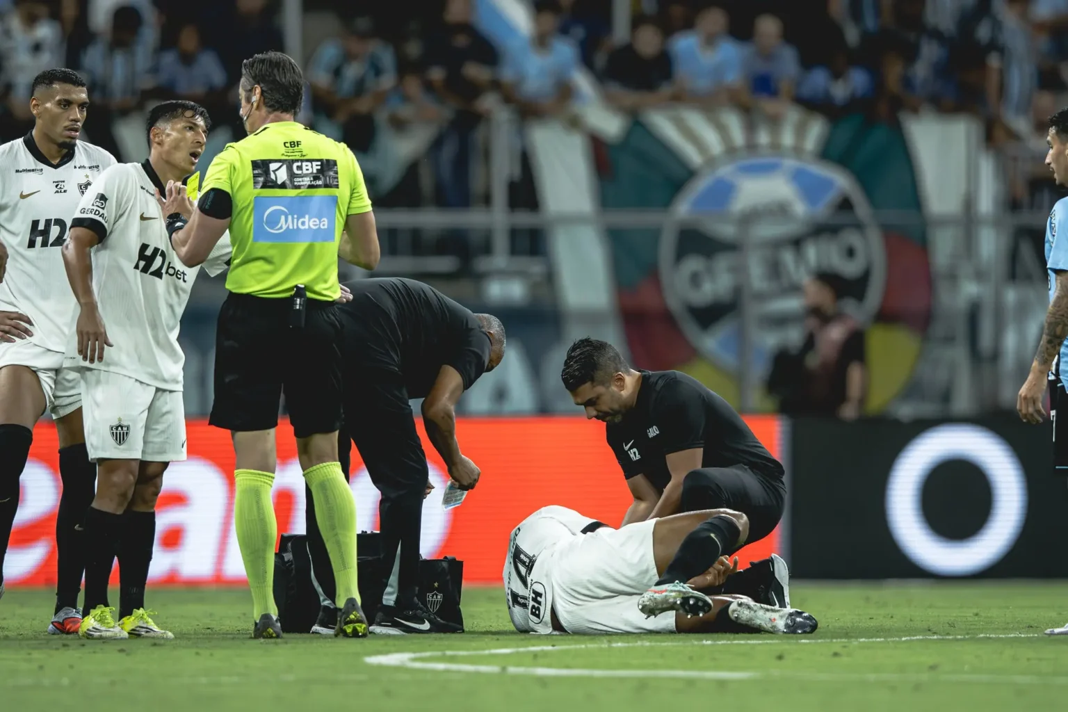 Atlético-MG: Expulsão, derrota e a necessidade de reação com novo treinador