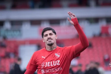 Atlético-MG negocia com zagueiro do Independiente-ARG