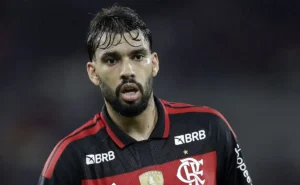 Atuação de Lucas Paquetá em Flamengo x Vitória causa revolta na Nação com Filipe Luís