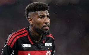 Atuação de Royal gera críticas da torcida do Flamengo em jogo contra o Inter pelo Brasileirão