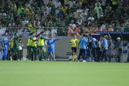 Auxiliar do Palmeiras é denunciado por incidente em jogo do Paulista e será julgado após Abel Ferreira.