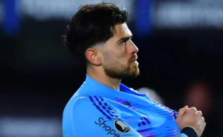 Ayrton Lucas recua, Rossi escorrega e Flamengo sofre gol improvável contra o Lanús