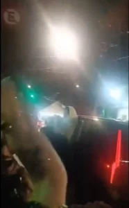 Bad Bunny interage com torcedores do Palmeiras em comemoração à classificação