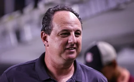 Bahia de Rogério Ceni busca manter aproveitamento perfeito contra o Fluminense