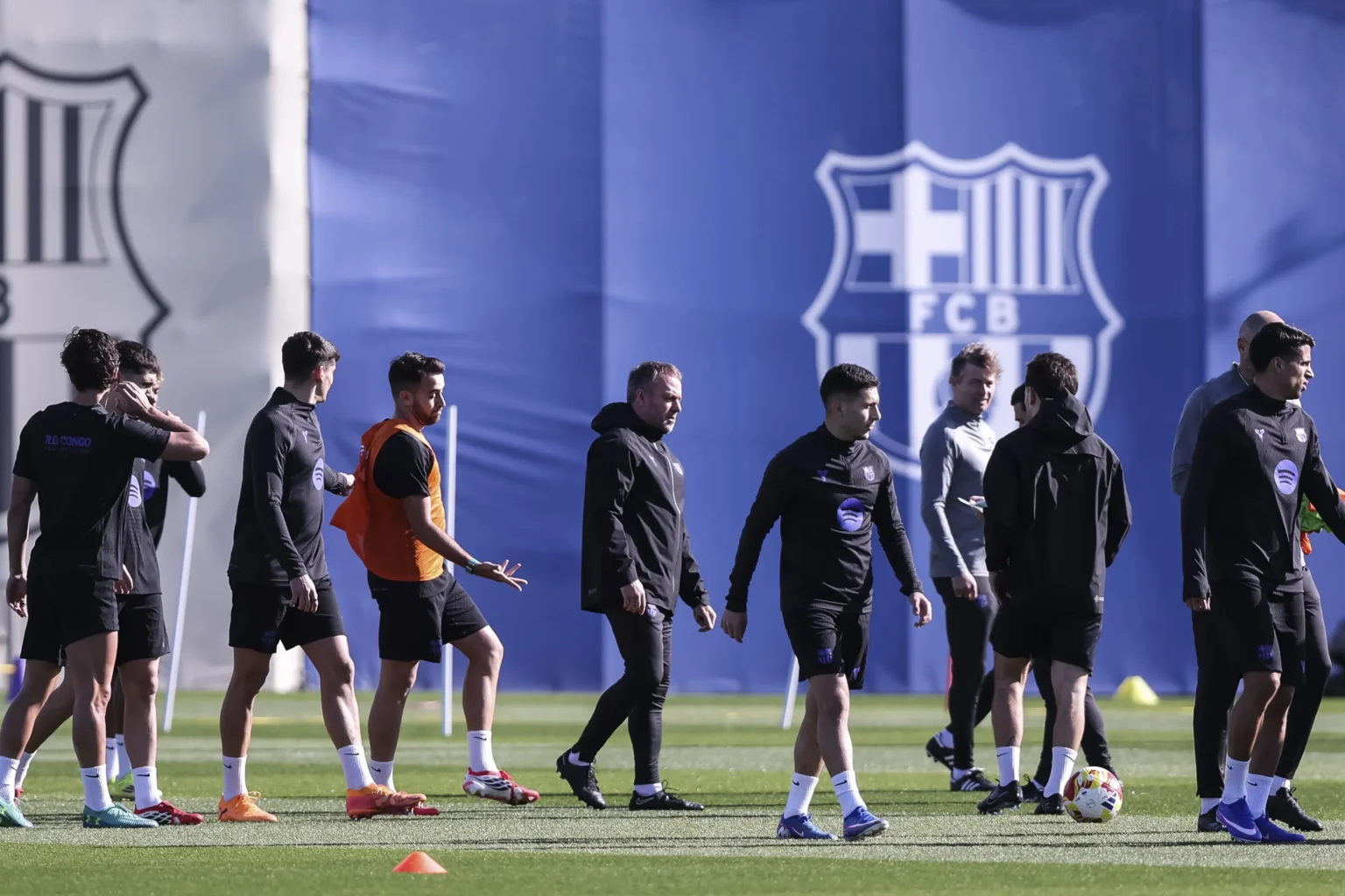 Barcelona busca ajustar o rumo após eliminação na Copa do Rei e perda da liderança em La Liga