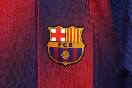 Barcelona lidera vendas de camisas na Europa: veja o ranking