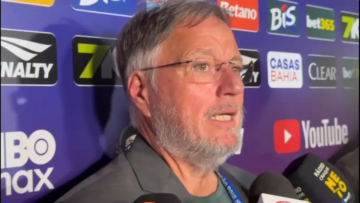 Barros, do Palmeiras, afirma que não é momento de discutir redução de estrangeiros: Senão vira bagunça Barros, do Palmeiras, afirma que não é momento de discutir redução de estrangeiros: "Senão vira bagunça"