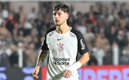 Bidon celebra título da Supercopa pelo Corinthians e revela ambição pela Seleção Brasileira: “Trabalho pensando nisso” Bidon celebra título da Supercopa pelo Corinthians e revela ambição pela Seleção Brasileira: “Trabalho pensando nisso”