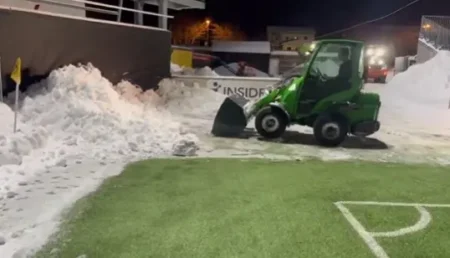 Bodo/Glimt remove neve do campo com trator a dois dias de enfrentar a Inter de Milão na Champions; veja