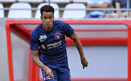 Botafogo avalia contratação de Paulinho, lateral do Midtjylland, em disputa com outros clubes brasileiros Botafogo avalia contratação de Paulinho, lateral do Midtjylland, em disputa com outros clubes brasileiros