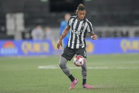 Botafogo comunica ao Palmeiras que não negociará Danilo