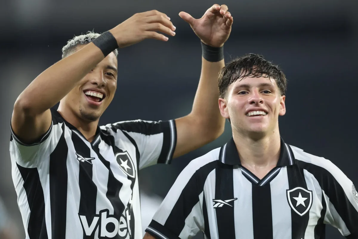 Botafogo divulga lista de relacionados sem Danilo para jogo contra o Nacional Potosí na Libertadores