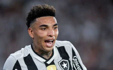 Botafogo descarta retorno de Igor Jesus ao Brasil apesar do interesse do Flamengo