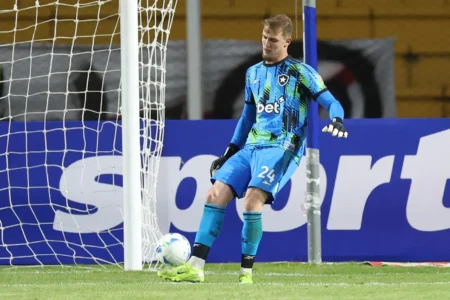 Botafogo escala quatro jogadores que já estiveram na Bolívia para lidar com a altitude