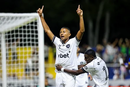 Botafogo: Entenda os motivos de levar o elenco para a Bolívia com antecedência