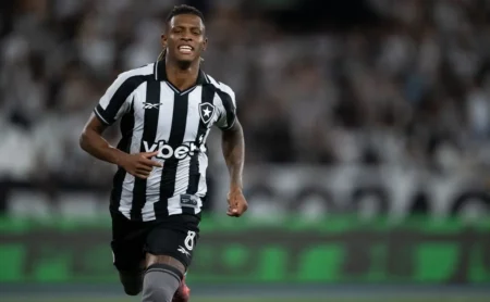 Botafogo mantém Danilo e resiste a ofertas pelo volante, que se tornou ídolo da torcida