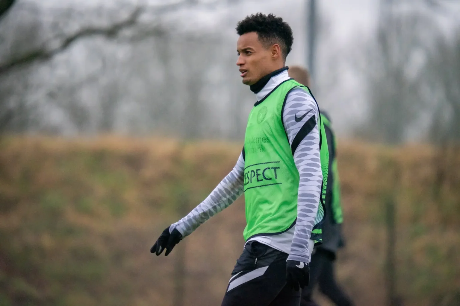 Botafogo negocia com Paulinho para a lateral esquerda