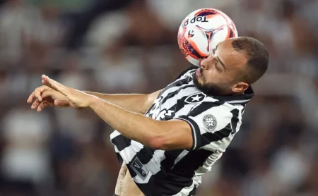 Botafogo se reforça e terá retornos para jogo decisivo na Libertadores