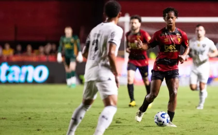 Botafogo tem interesse em Zé Lucas, do Sport, mas negociação é difícil devido aos valores. Botafogo tem interesse em Zé Lucas, do Sport, mas negociação é difícil devido aos valores.