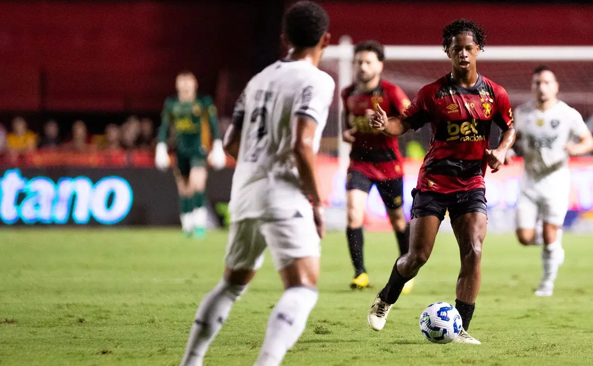 Botafogo tem interesse em Zé Lucas, do Sport, mas negociação é difícil devido aos valores. Botafogo tem interesse em Zé Lucas, do Sport, mas negociação é difícil devido aos valores.