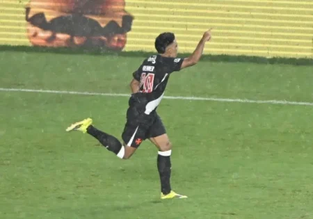 Brenner: da vaia à glória em três dias e o gol que desencanta no Vasco