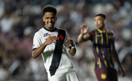 Brenner estreia pelo Vasco contra o Madureira e torcida demonstra cautela no primeiro jogo do novo centroavante