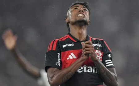 Bruno Henrique almeja 350 jogos pelo Flamengo contra o Sampaio Corrêa