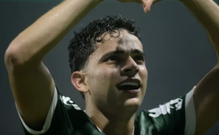 Bruno Rodrigues espera sinal do Cruzeiro para viajar a Belo Horizonte