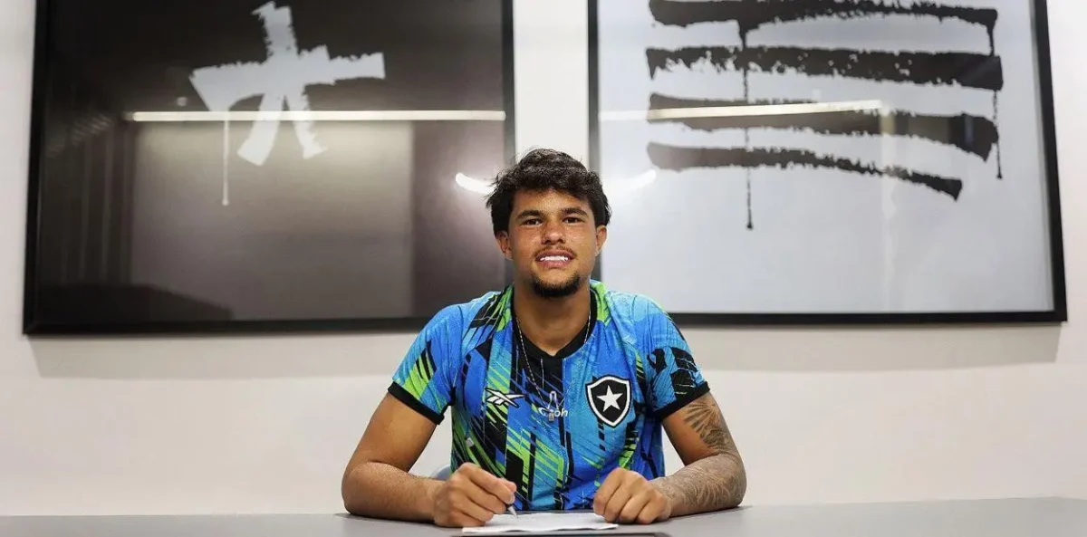 Bruno Samudio assina contrato profissional com o Botafogo