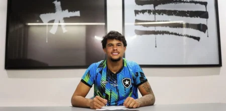 Bruno Samudio assina contrato profissional com o Botafogo