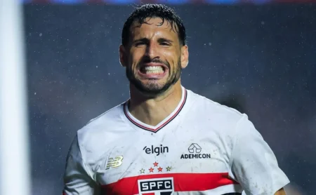 Calleri comemora retorno aos gols e exalta trabalho de Crespo no São Paulo: “Ajuda muito”