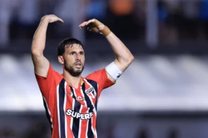 Calleri decide clássico pelo São Paulo e admite: "Preciso evoluir fisicamente"