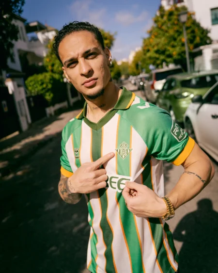 Camisa retrô do clube espanhol é feita de laranjas; veja