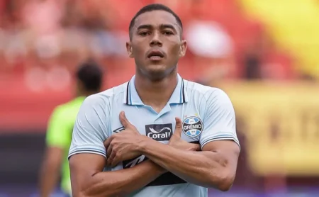 Carlos Vinícius revela contato com o Corinthians antes de acertar com o Grêmio