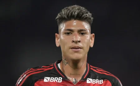 Carrascal só deixará o Flamengo após a Copa do Mundo e por proposta vantajosa