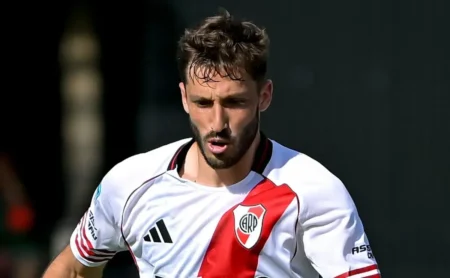 Casagrande esclarece futuro de Viña no River e afasta rumores de retorno ao Flamengo Casagrande esclarece futuro de Viña no River e afasta rumores de retorno ao Flamengo