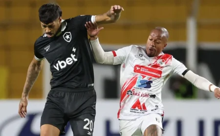 Casagrande alerta Botafogo sobre possíveis consequências de eliminação na Libertadores: “Não cai só o treinador”