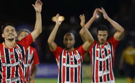 Casagrande elogia Crespo e destaca Rafinha como peça-chave na reação do São Paulo: “Jogadores mais seguros”