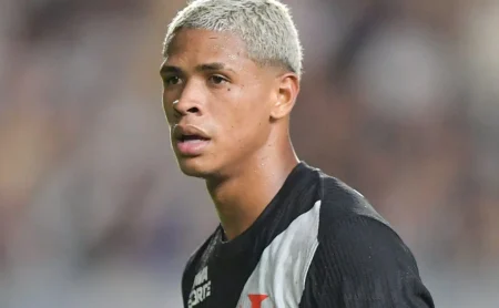 Cauan Barros imita Neymar e deboche é flagrado em câmeras durante Santos x Vasco pelo Brasileirão