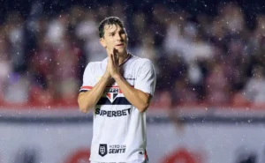 Choque entre Tapia e Afonso em partida entre São Paulo e Primavera assusta em São Paulo.